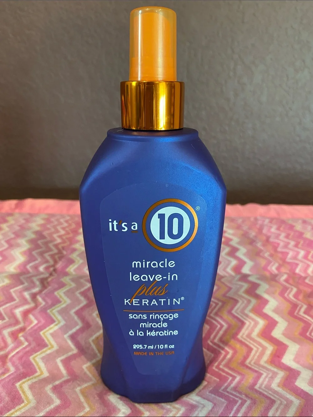 It's a 10 Miracle Leave-In Plus Keratin Spray 10 fl oz - Blue with Orange Spray